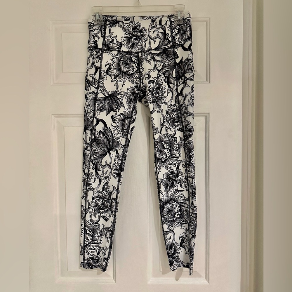 Lululemon size 6